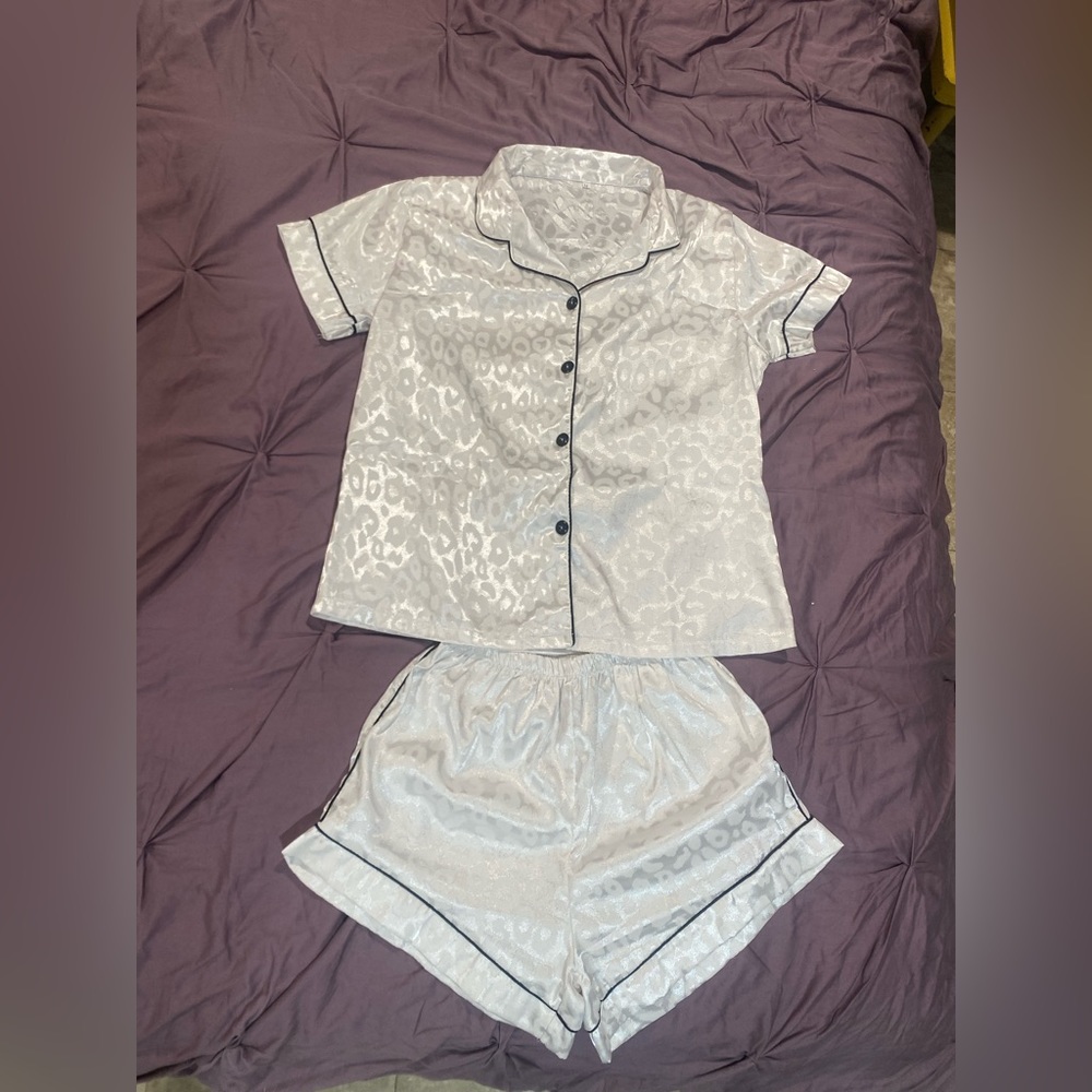 SHEIN Medium White Satin Pyjama Set